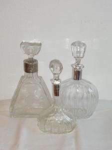Wertvolle Glaskaraffen (Dekanter) aus dem 19. Jahrhundert für wertvolle Weine im 21. Jahrhundert